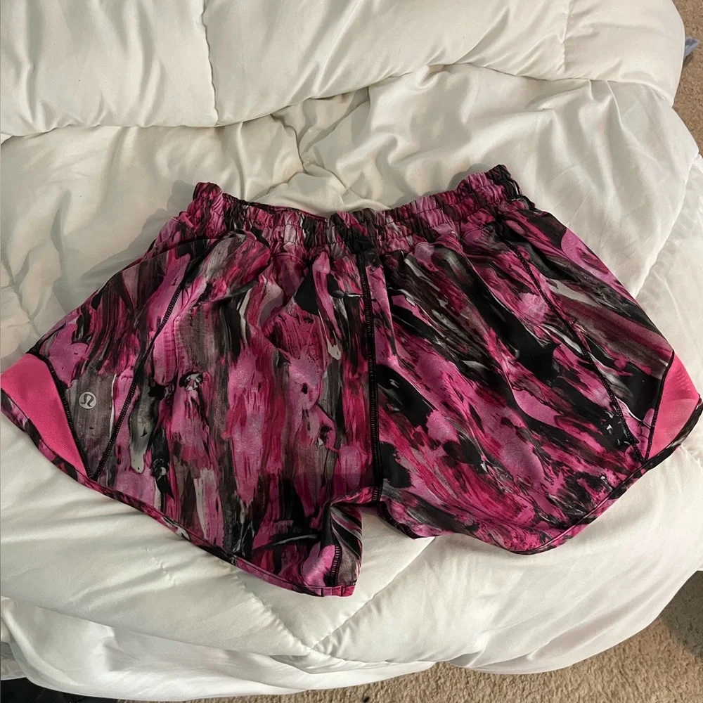 Lululemon Hotty hot shorts - Picture 3 of 5